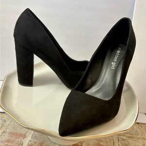 Madden Girl Black Suede Pointed Toe Pumps - Women size 9